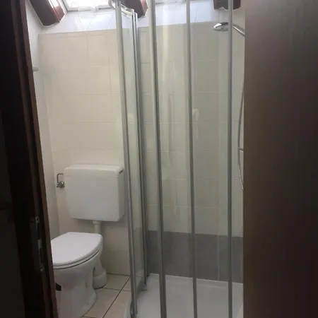 Familienfreundliches Fuer 6 Personen Tatil Evi Frielendorf